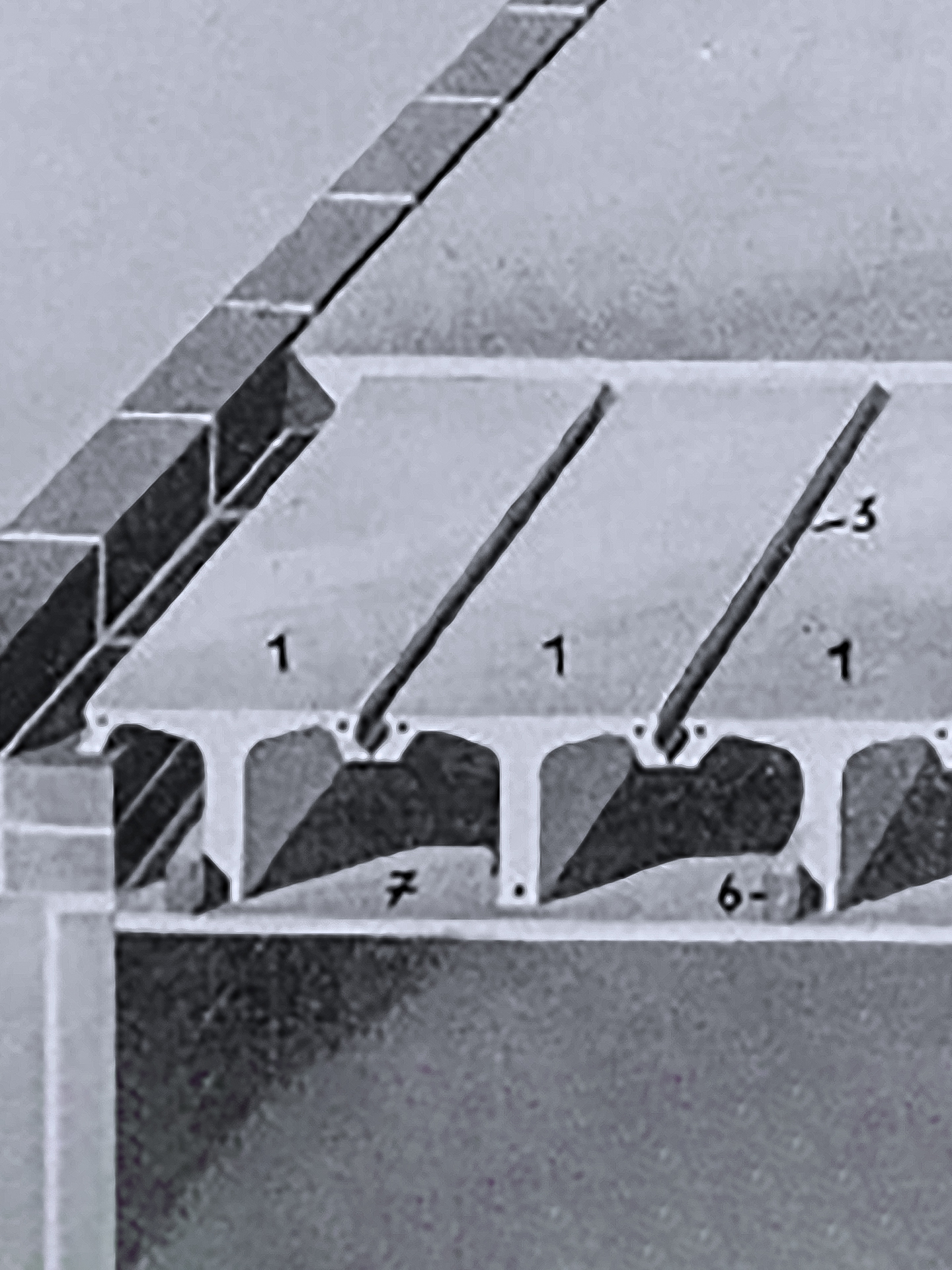 Handmontagedecke mit T-förmigen Balken aus den 1950er Jahren 