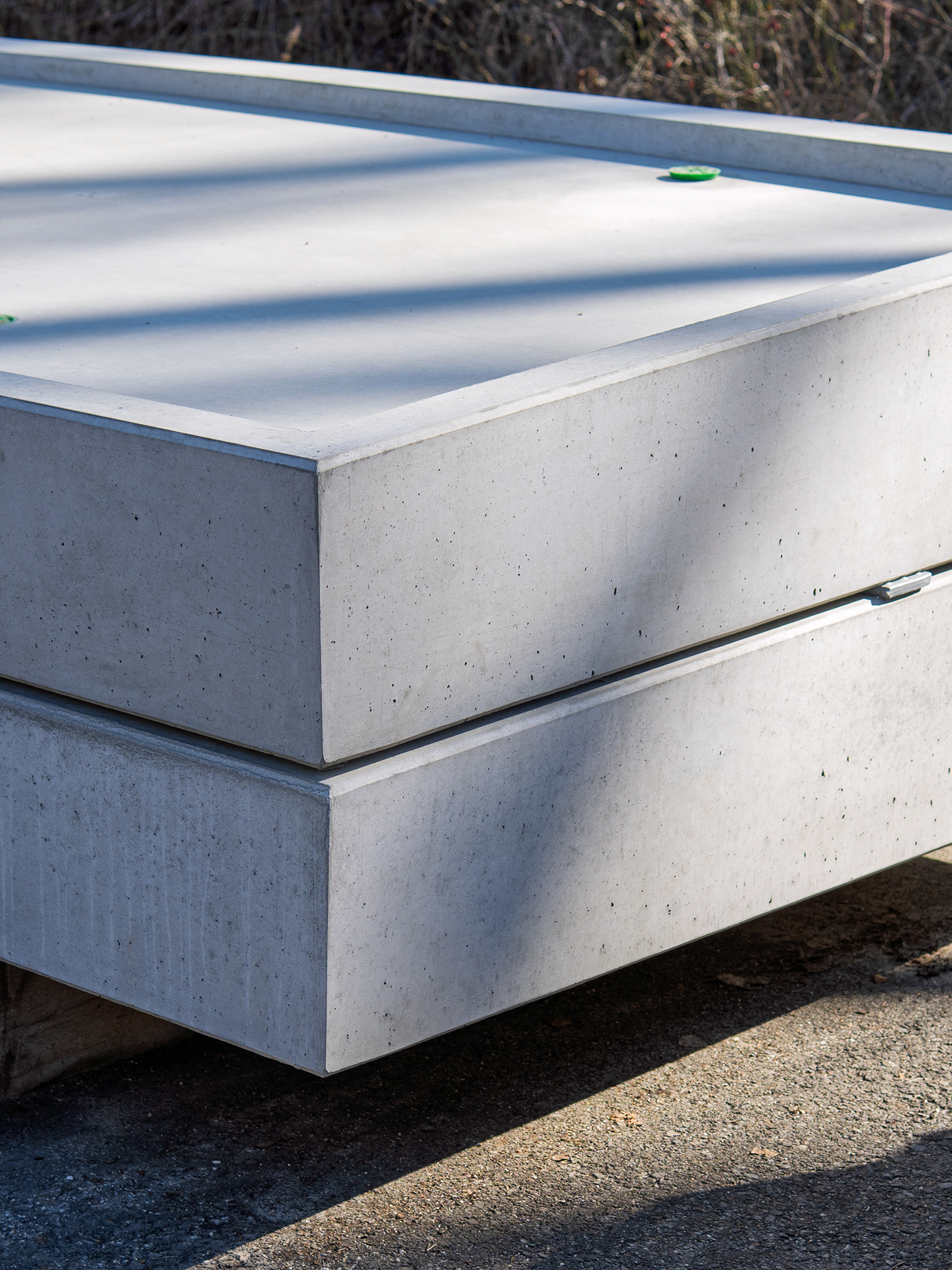 Einbaufertiger Fertigteilbalkon mit werkseitig hergestellter Oberfläche 